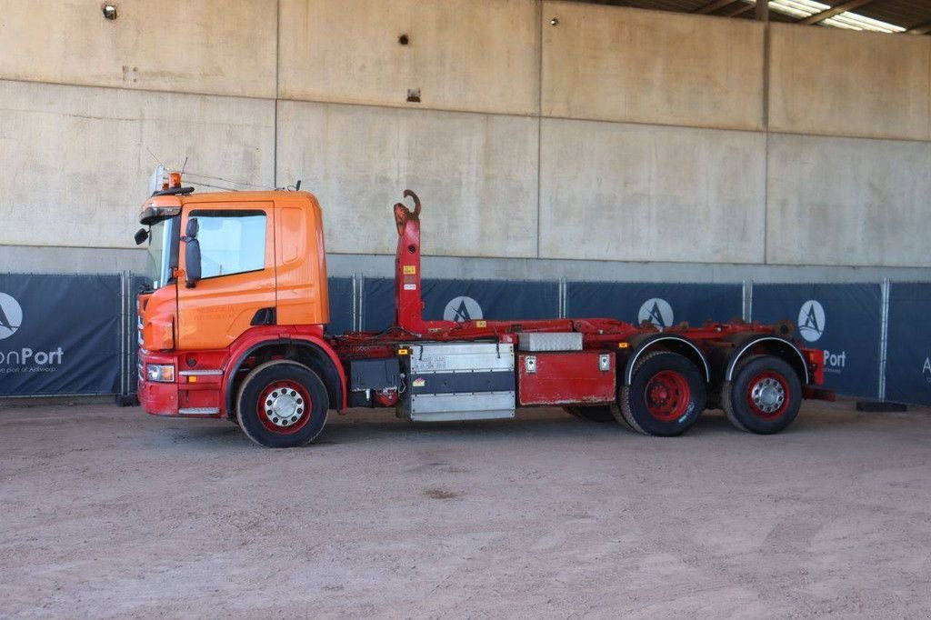 Abrollcontainer typu Scania P 340, Gebrauchtmaschine v Antwerpen (Obrázek 1)
