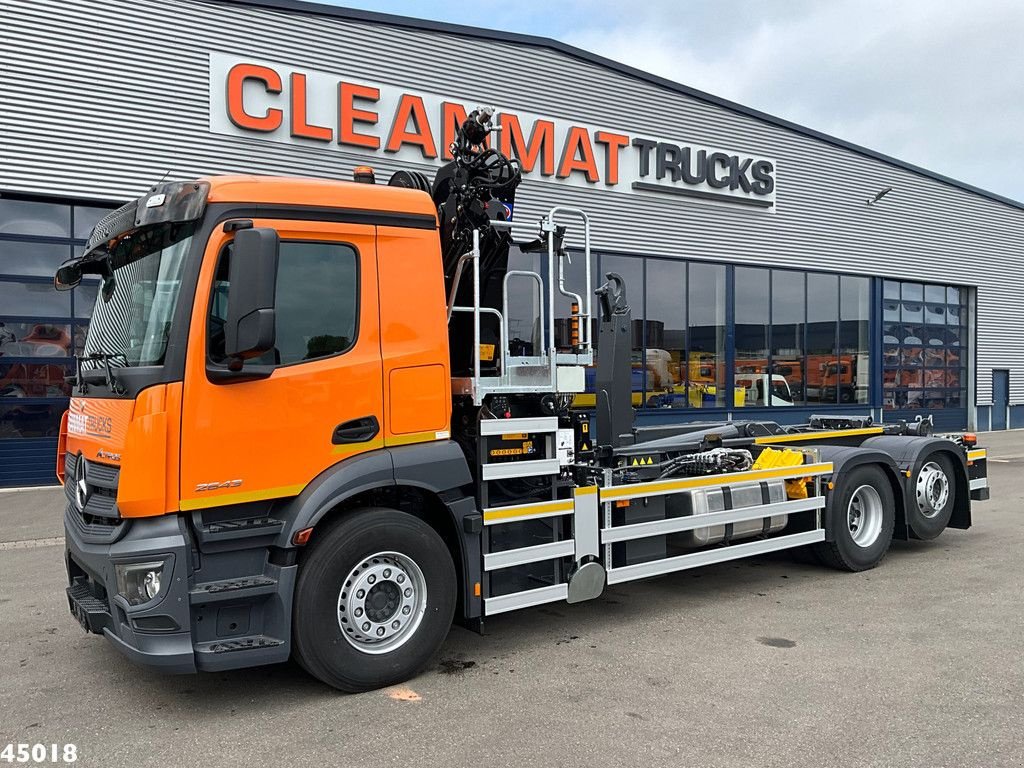 Abrollcontainer des Typs Sonstige Mercedes Benz Actros 2543 HMF 23 Tonmeter laadkraan, Neumaschine in ANDELST (Bild 2)