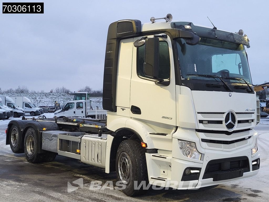 Abrollcontainer van het type Sonstige Mercedes Benz Actros 2553 Actros 6X2 JOAB L20A-5600AA containersystem Air susp, Gebrauchtmaschine in Veghel (Foto 7)