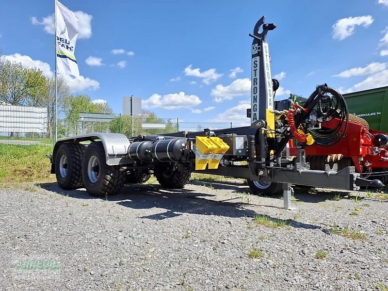 Abrollcontainer des Typs Stronga HL210DT, Neumaschine in Schlettau (Bild 1)