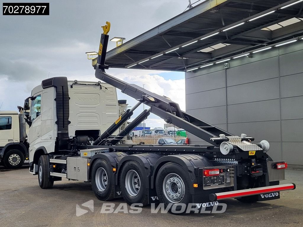 Abrollcontainer des Typs Volvo FH 540 8X4 NEW! HYVA 30-62 Heavy-Duty Lift-Steering Axle Retarde, Neumaschine in Veghel (Bild 2)