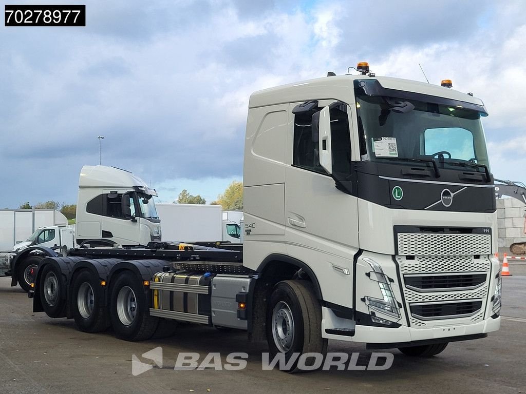 Abrollcontainer des Typs Volvo FH 540 8X4 NEW! HYVA 30-62 Heavy-Duty Lift-Steering Axle Retarde, Neumaschine in Veghel (Bild 11)
