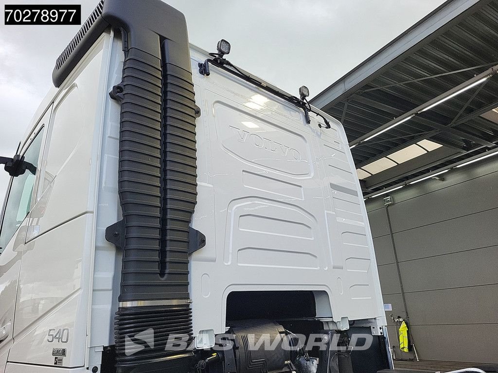 Abrollcontainer des Typs Volvo FH 540 8X4 NEW! HYVA 30-62 Heavy-Duty Lift-Steering Axle Retarde, Neumaschine in Veghel (Bild 7)