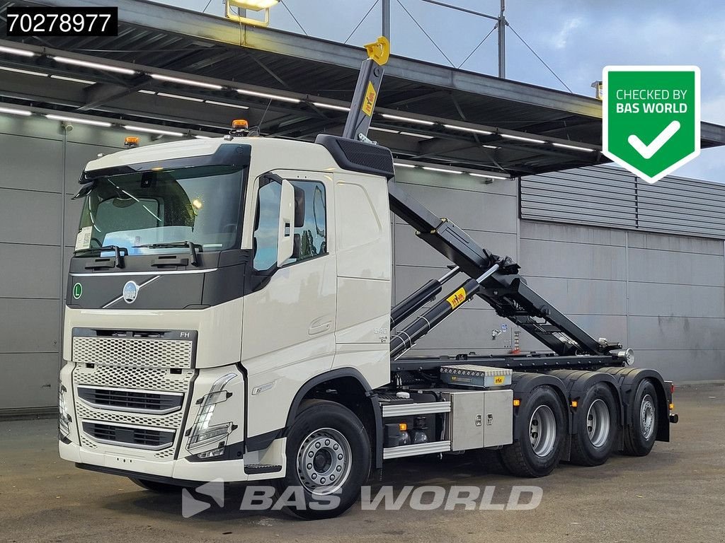 Abrollcontainer des Typs Volvo FH 540 8X4 NEW! HYVA 30-62 Heavy-Duty Lift-Steering Axle Retarde, Neumaschine in Veghel (Bild 1)