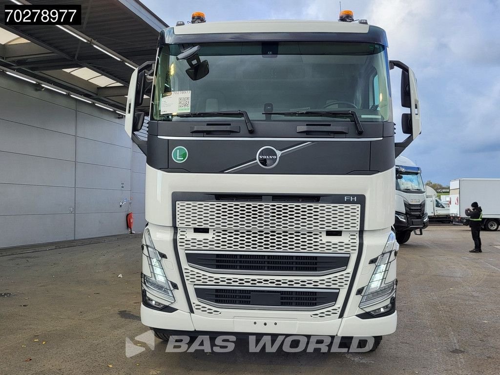 Abrollcontainer des Typs Volvo FH 540 8X4 NEW! HYVA 30-62 Heavy-Duty Lift-Steering Axle Retarde, Neumaschine in Veghel (Bild 10)