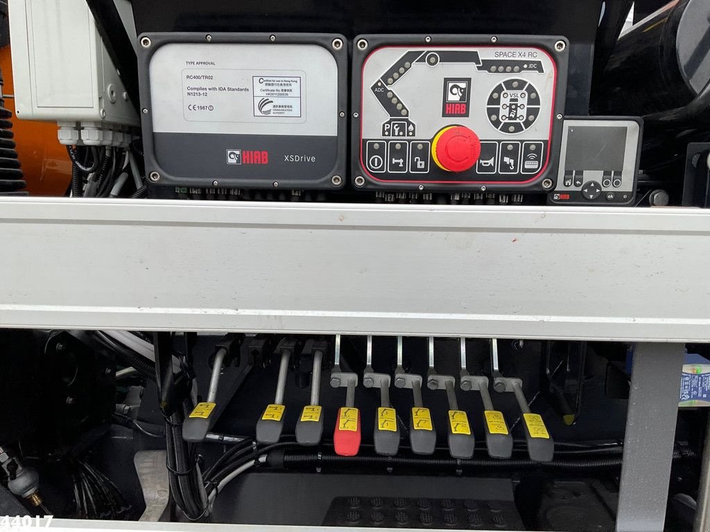 Abrollcontainer des Typs Volvo FM 420 8x2 Hiab 25 Tonmeter laadkraan + Welvaarts weighing syste, Gebrauchtmaschine in ANDELST (Bild 11)