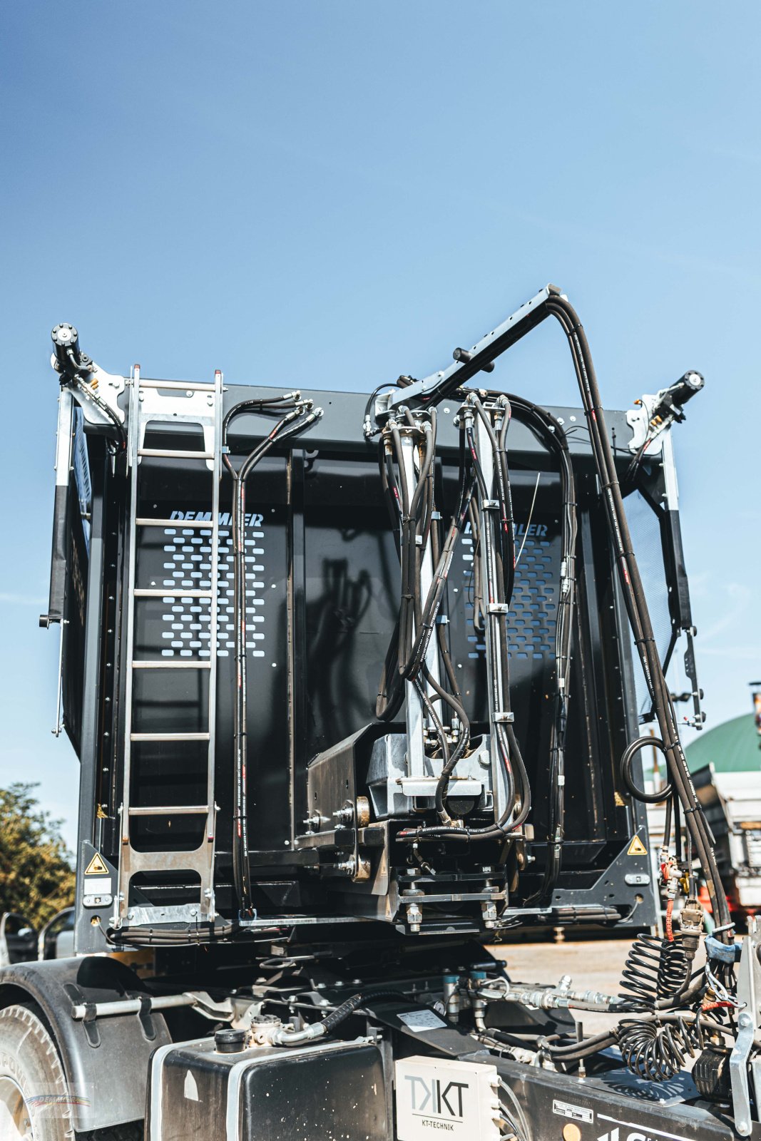 Abschiebewagen des Typs Demmler SSM2/930-60, Neumaschine in Wertingen-Geratshofen (Bild 4)