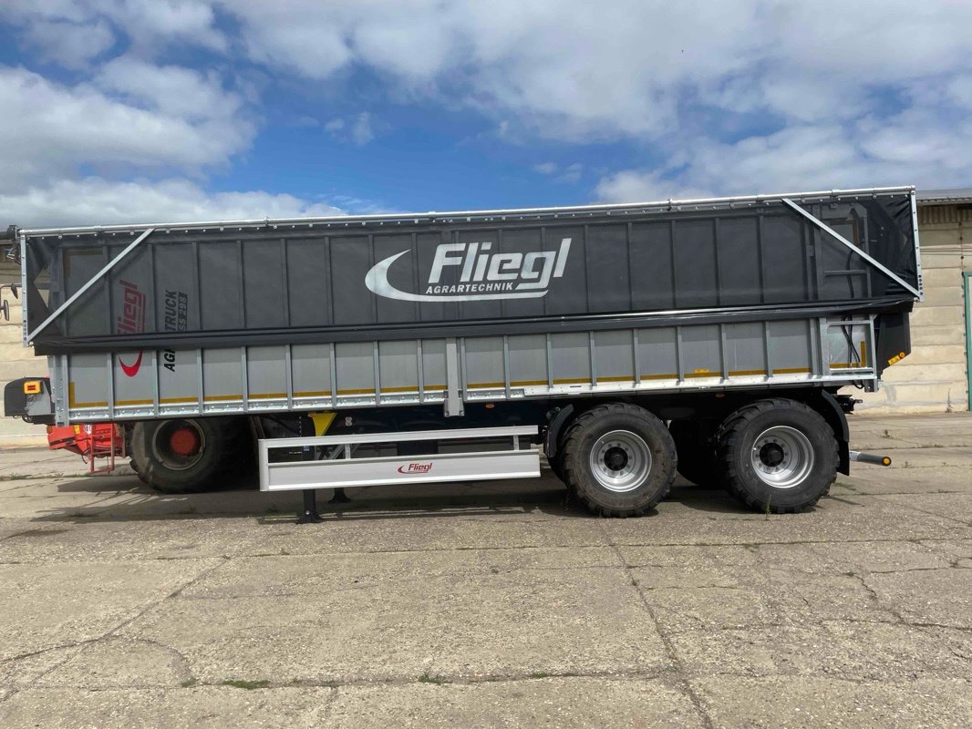 Abschiebewagen des Typs Fliegl Abschiebe-Sattelauflieger ASS 298 Agro-Truck, Neumaschine in Polleben (Bild 2)