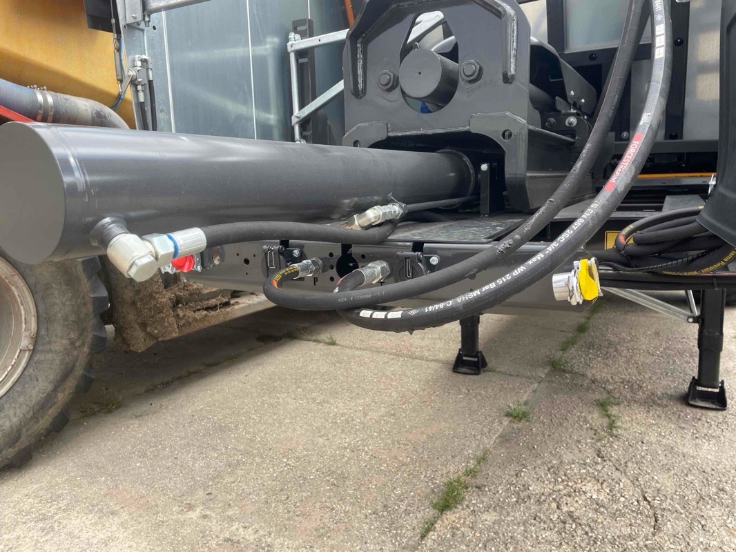 Abschiebewagen des Typs Fliegl Abschiebe-Sattelauflieger ASS 298 Agro-Truck, Neumaschine in Polleben (Bild 9)