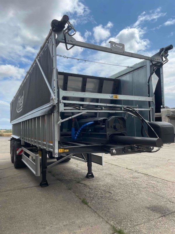 Abschiebewagen des Typs Fliegl Abschiebe-Sattelauflieger ASS 298 Agro-Truck, Neumaschine in Polleben (Bild 11)