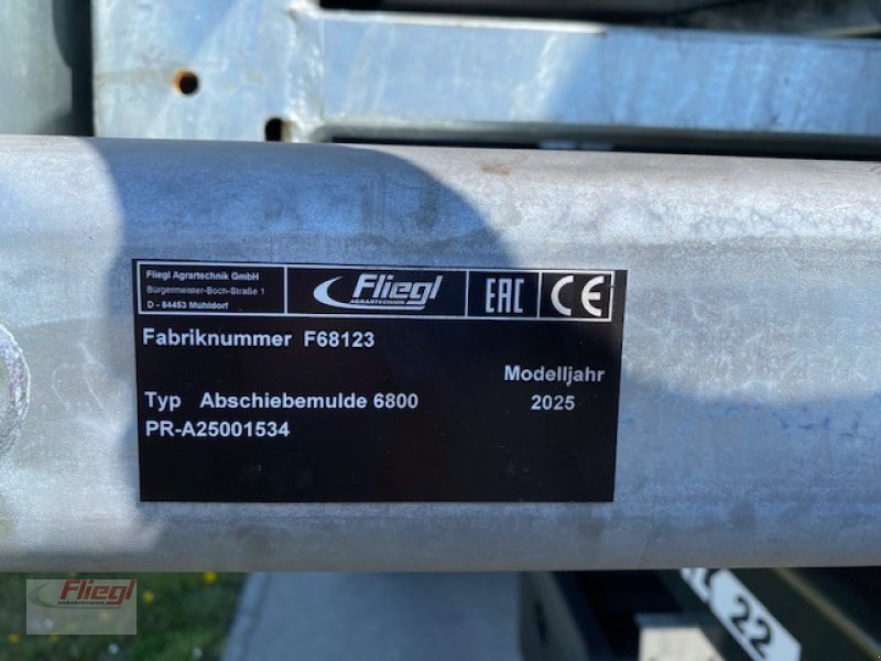 Abschiebewagen des Typs Fliegl ASA 6800 Abschiebemulde mit Hackenliftrahmen, Neumaschine in Mühldorf (Bild 2)