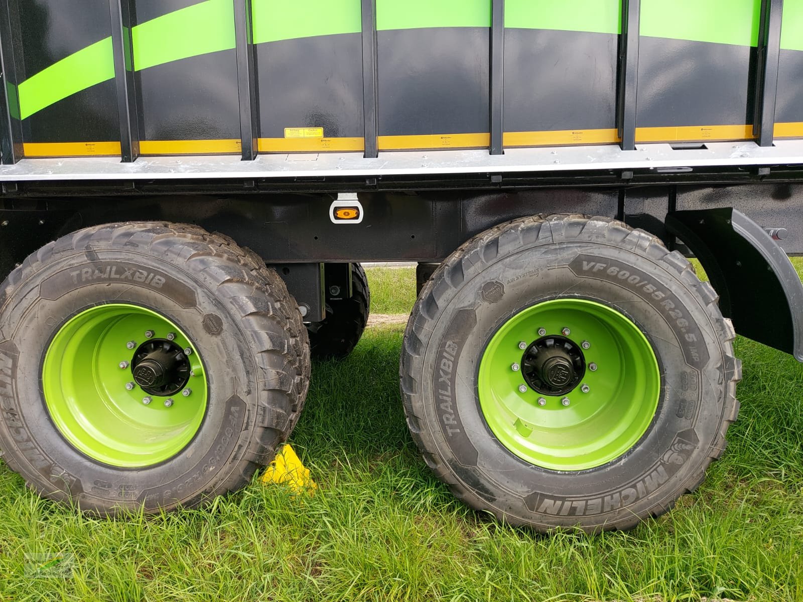 Abschiebewagen des Typs Fliegl ASS 298 Agro Truck, Neumaschine in Pegnitz-Bronn (Bild 5)
