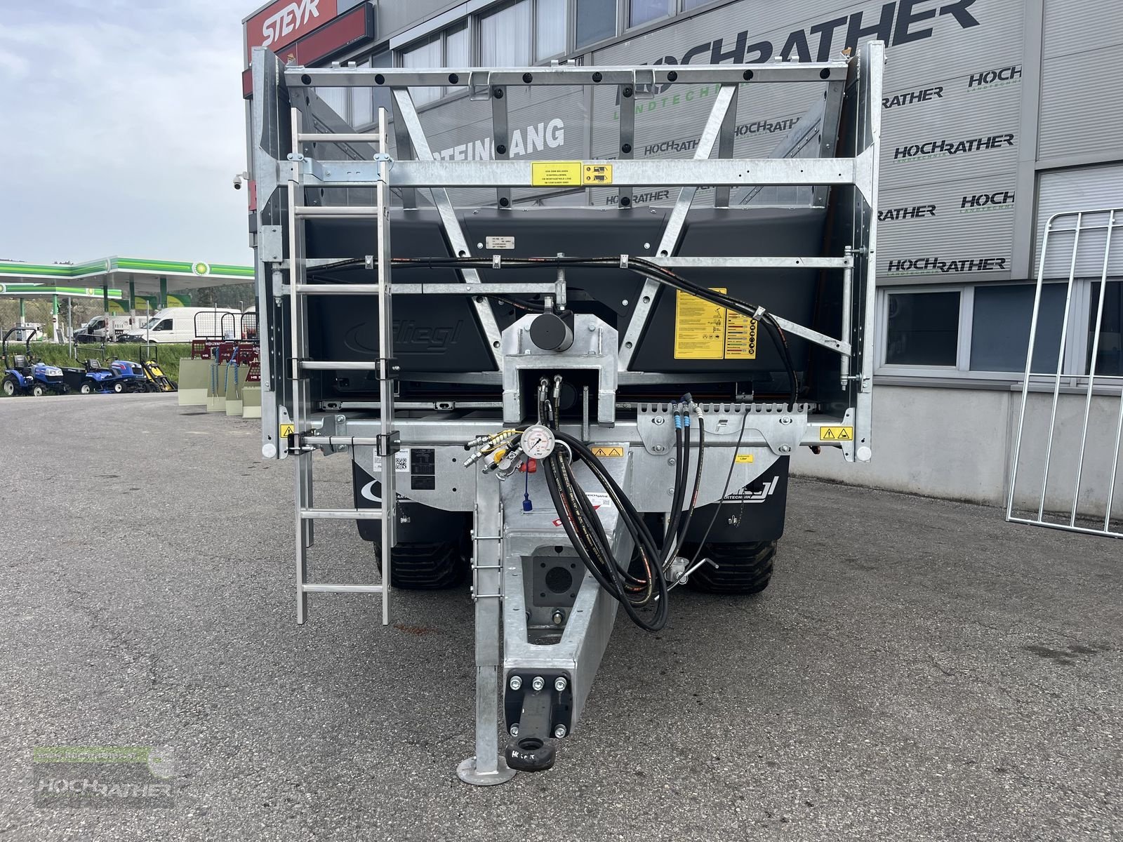 Abschiebewagen des Typs Fliegl ASW 110, Neumaschine in Kronstorf (Bild 2)