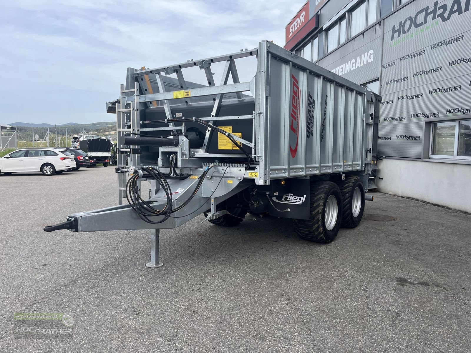 Abschiebewagen des Typs Fliegl ASW 110, Neumaschine in Kronstorf (Bild 3)