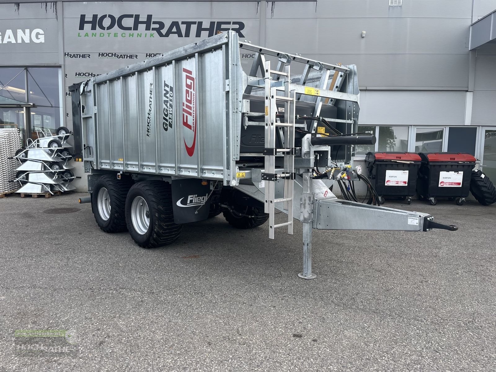 Abschiebewagen des Typs Fliegl ASW 110, Neumaschine in Kronstorf (Bild 1)