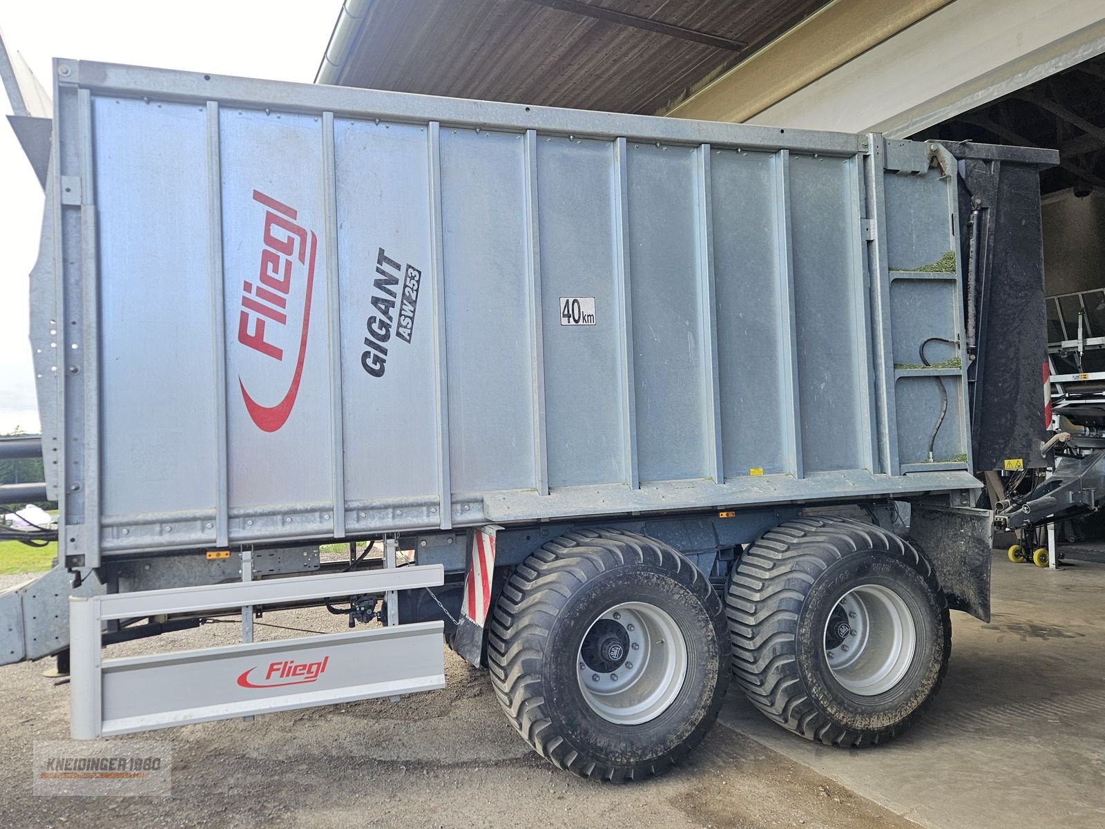 Abschiebewagen Türe ait Fliegl Asw 253, Gebrauchtmaschine içinde Altenfelden (resim 1)