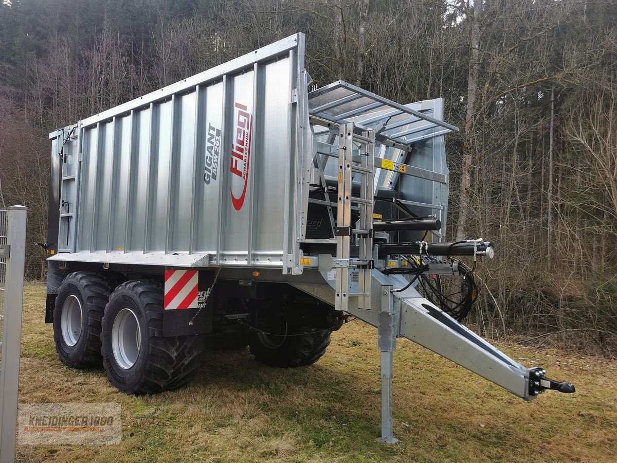 Abschiebewagen typu Fliegl ASW 261 Fox, Neumaschine v Altenfelden (Obrázek 1)