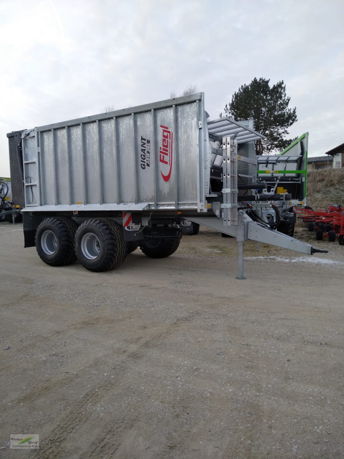 Abschiebewagen of the type Fliegl ASW 261 Fox, Neumaschine in Pegnitz-Bronn (Picture 1)