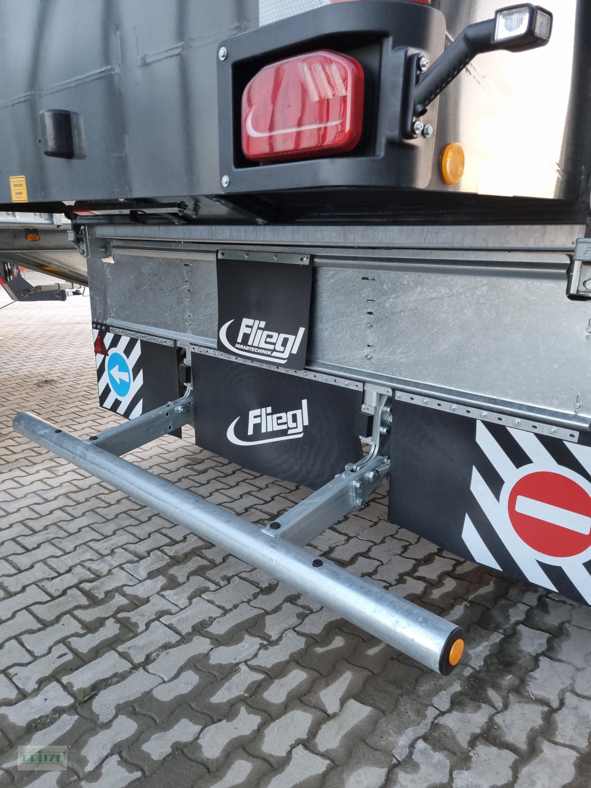 Abschiebewagen of the type Fliegl ASW 261 Fox, Neumaschine in Bruckmühl (Picture 3)