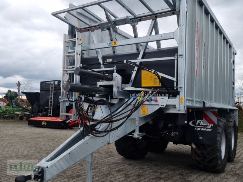 Abschiebewagen des Typs Fliegl ASW 261 Fox, Neumaschine in Bruckmühl (Bild 1)