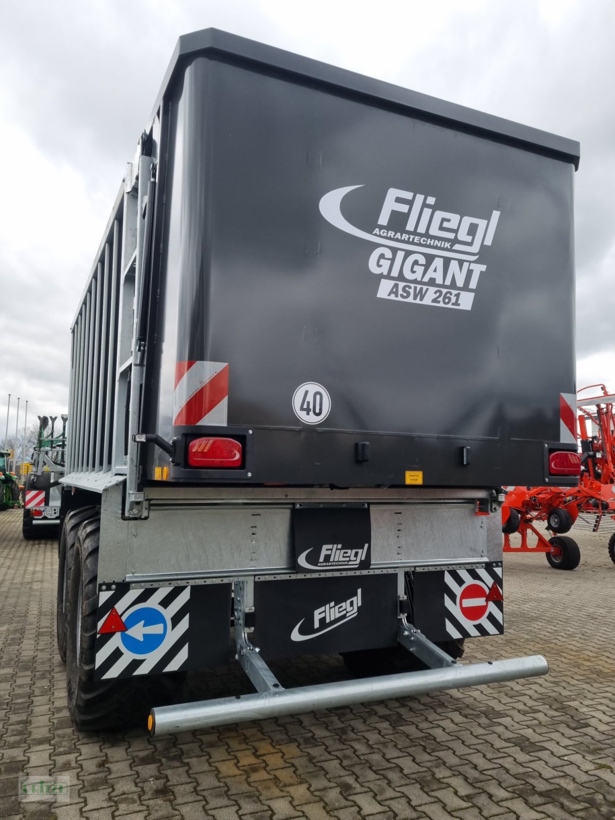 Abschiebewagen des Typs Fliegl ASW 261 Fox, Neumaschine in Bruckmühl (Bild 2)