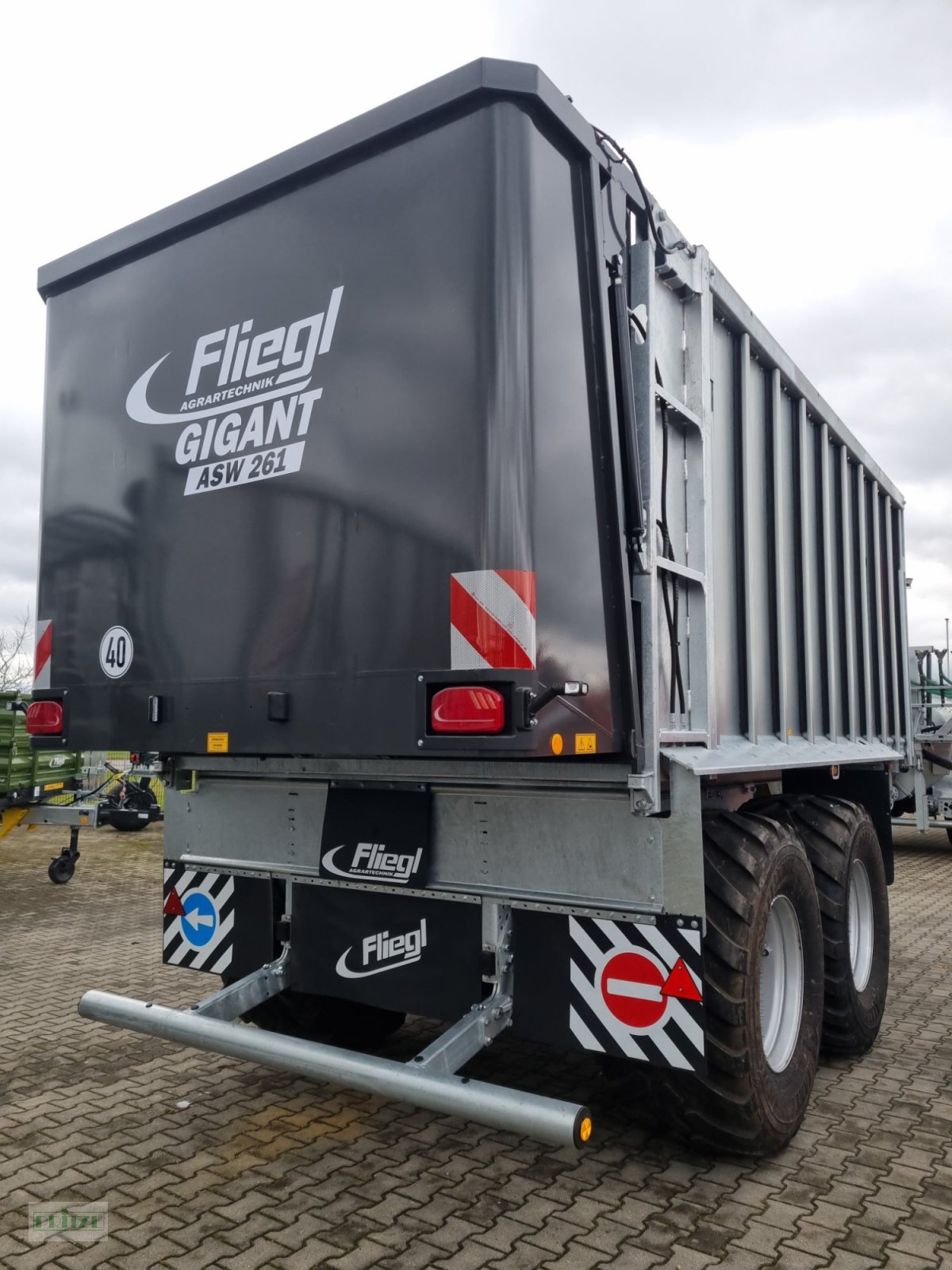 Abschiebewagen des Typs Fliegl ASW 261 Fox, Neumaschine in Bruckmühl (Bild 3)