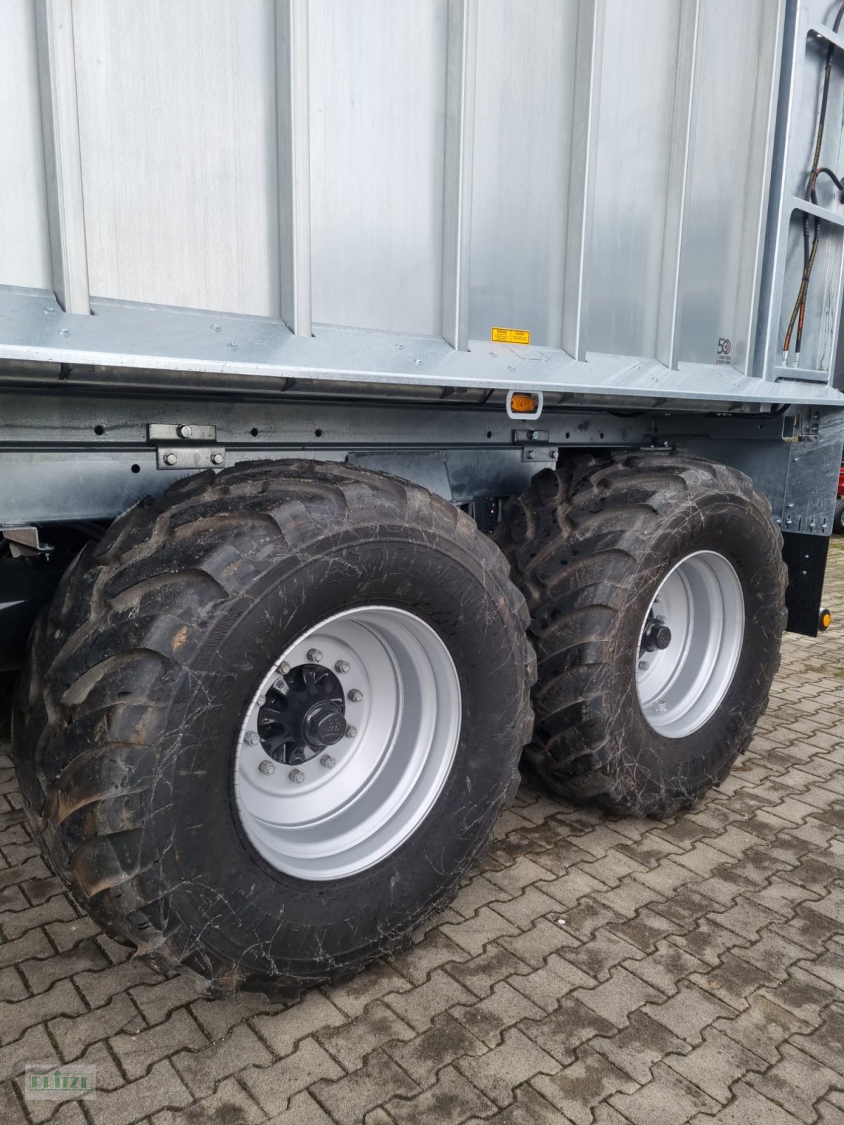 Abschiebewagen des Typs Fliegl ASW 261 Fox, Neumaschine in Bruckmühl (Bild 5)