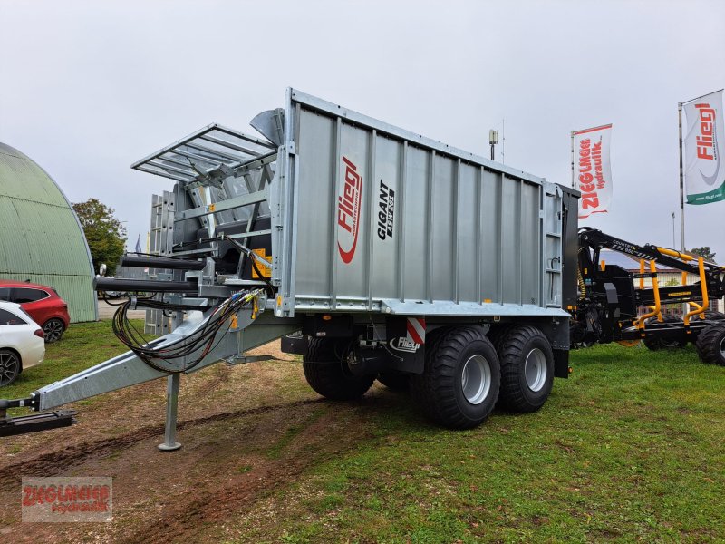 Abschiebewagen des Typs Fliegl ASW 261 Fox, Neumaschine in Rottenburg a.d. Laaber (Bild 1)