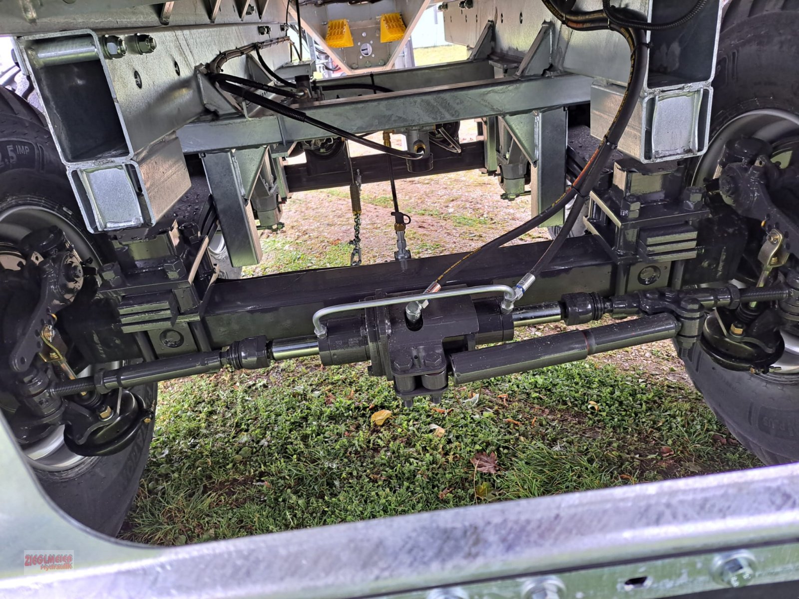 Abschiebewagen des Typs Fliegl ASW 261 Fox, Neumaschine in Rottenburg a.d. Laaber (Bild 8)