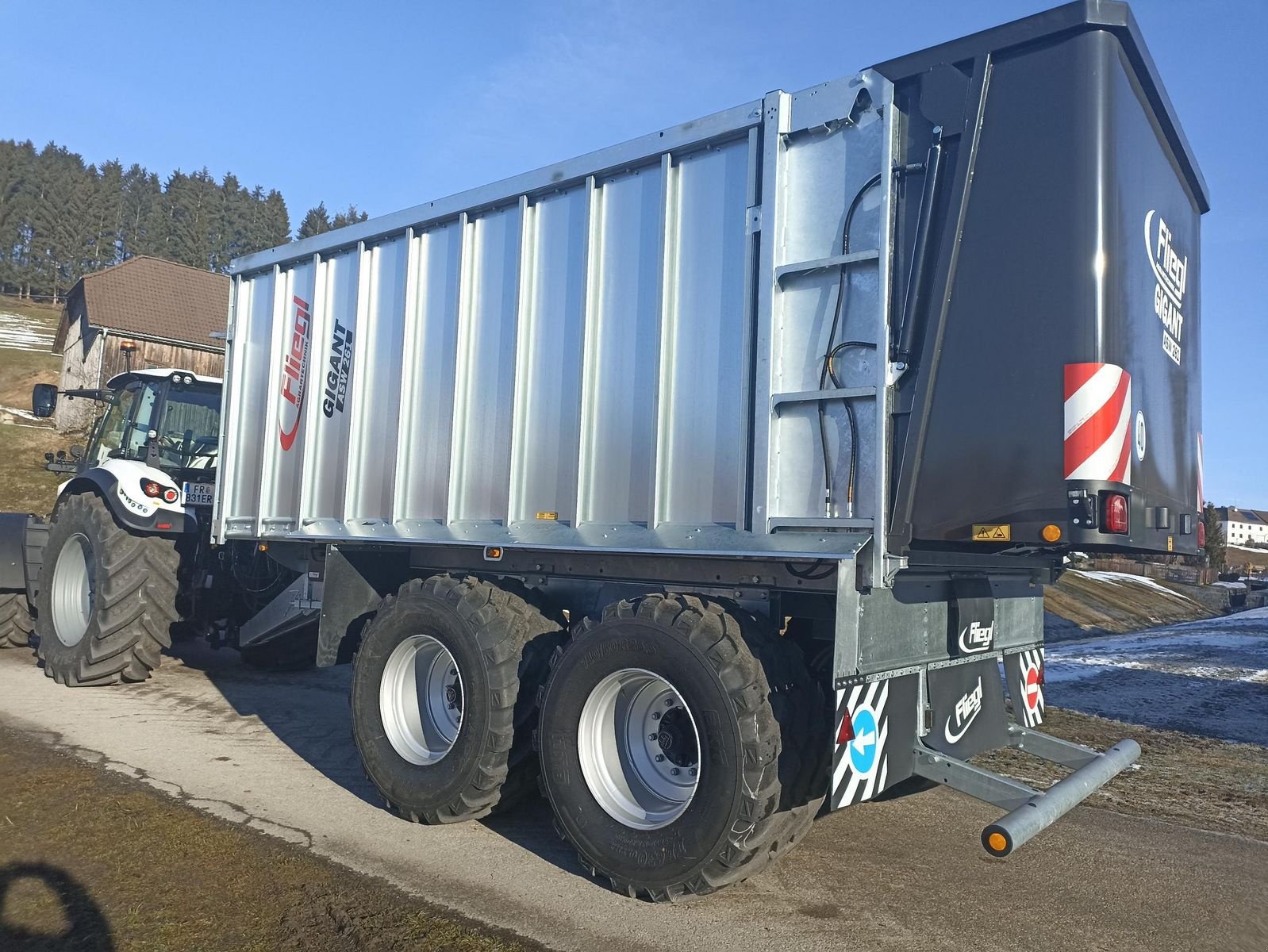 Abschiebewagen des Typs Fliegl ASW 261 Vollausstattung, Neumaschine in Grünbach (Bild 4)