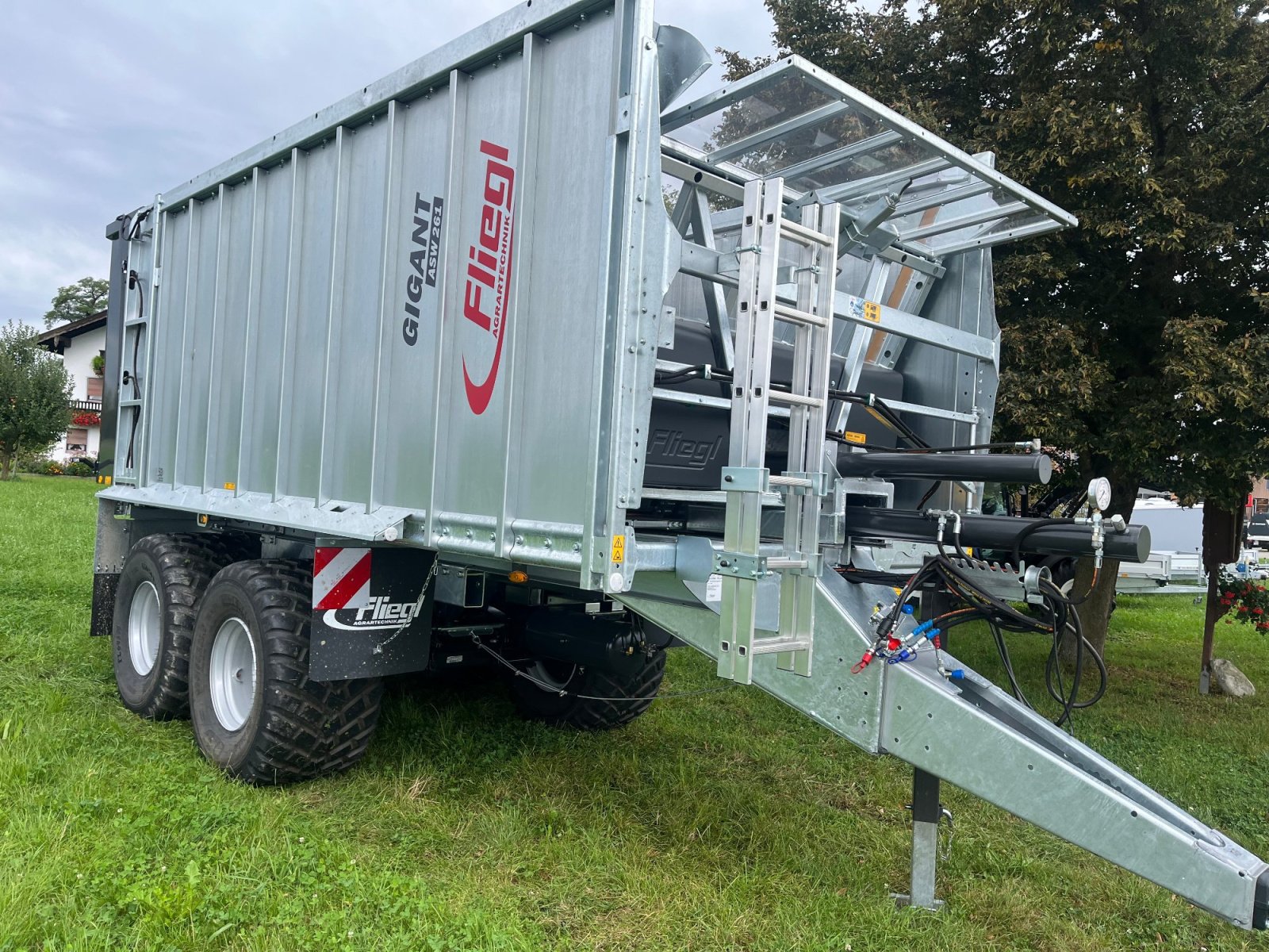 Abschiebewagen typu Fliegl ASW 261, Neumaschine v Schechen (Obrázek 1)