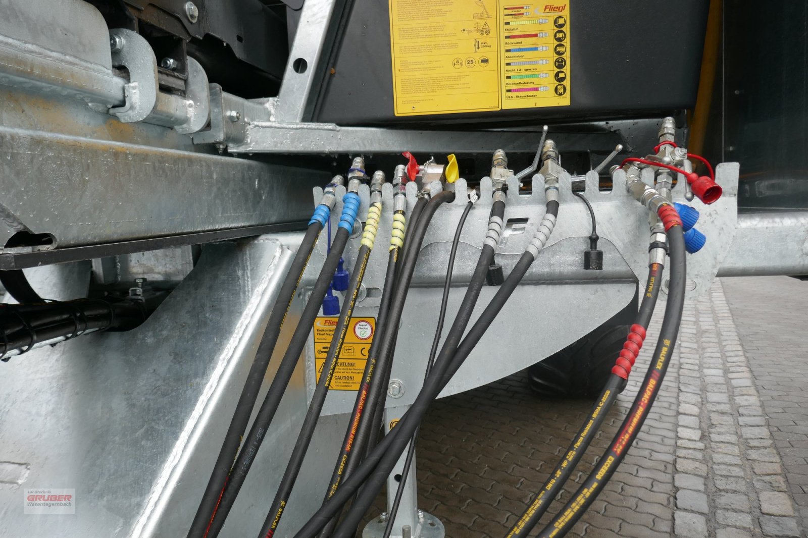 Abschiebewagen van het type Fliegl ASW 271 Compact FOX, Neumaschine in Dorfen (Foto 2)