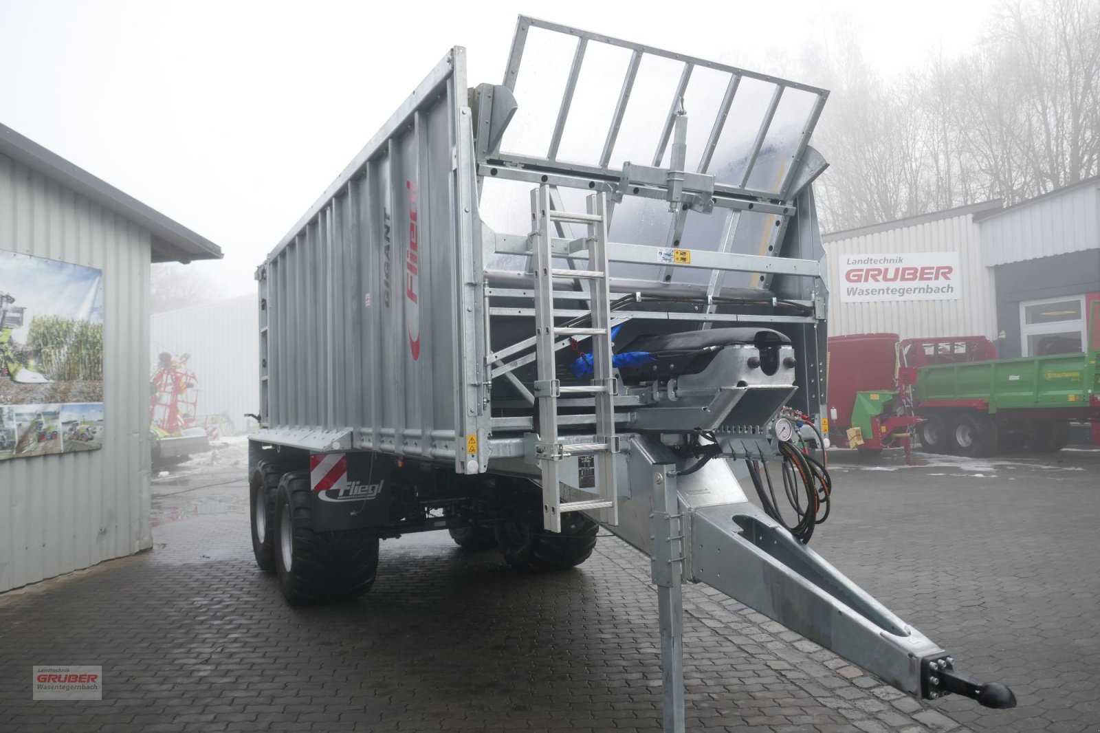 Abschiebewagen van het type Fliegl ASW 271 Compact FOX, Neumaschine in Dorfen (Foto 3)