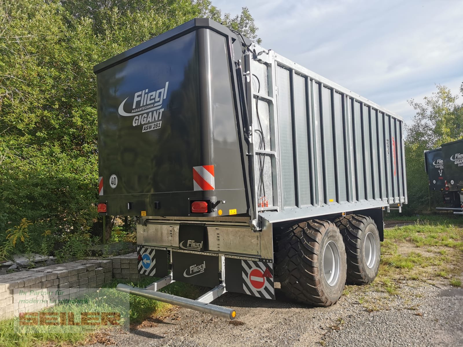 Abschiebewagen des Typs Fliegl ASW 281 GIGANT FOX 45m³, Neumaschine in Parsberg (Bild 3)