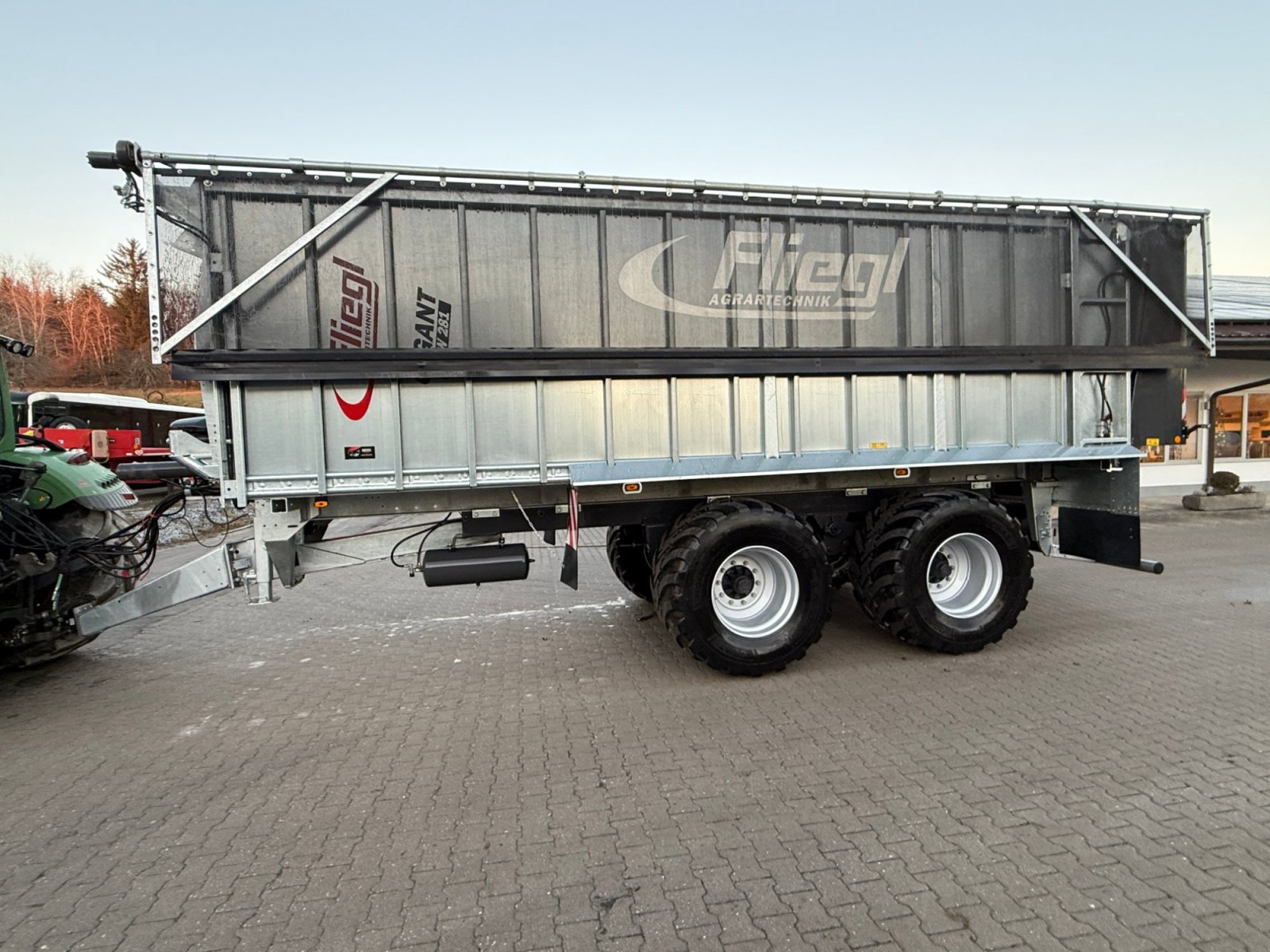 Abschiebewagen du type Fliegl ASW 281 Gigant Unfall, Gebrauchtmaschine en Neureichenau (Photo 2)