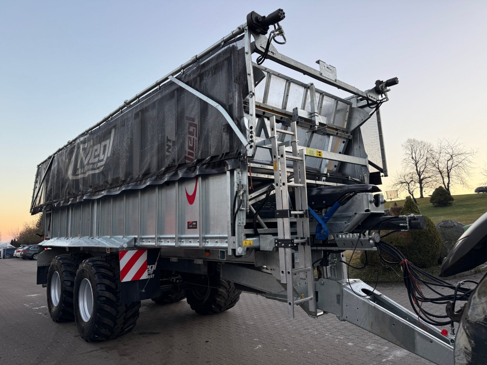 Abschiebewagen du type Fliegl ASW 281 Gigant Unfall, Gebrauchtmaschine en Neureichenau (Photo 8)