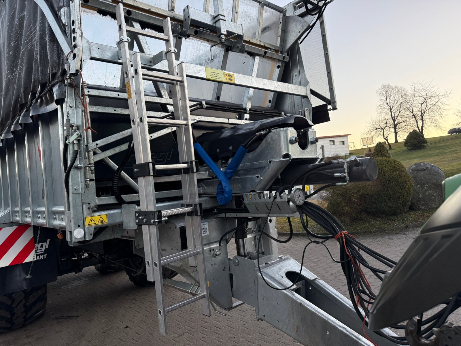 Abschiebewagen du type Fliegl ASW 281 Gigant Unfall, Gebrauchtmaschine en Neureichenau (Photo 9)