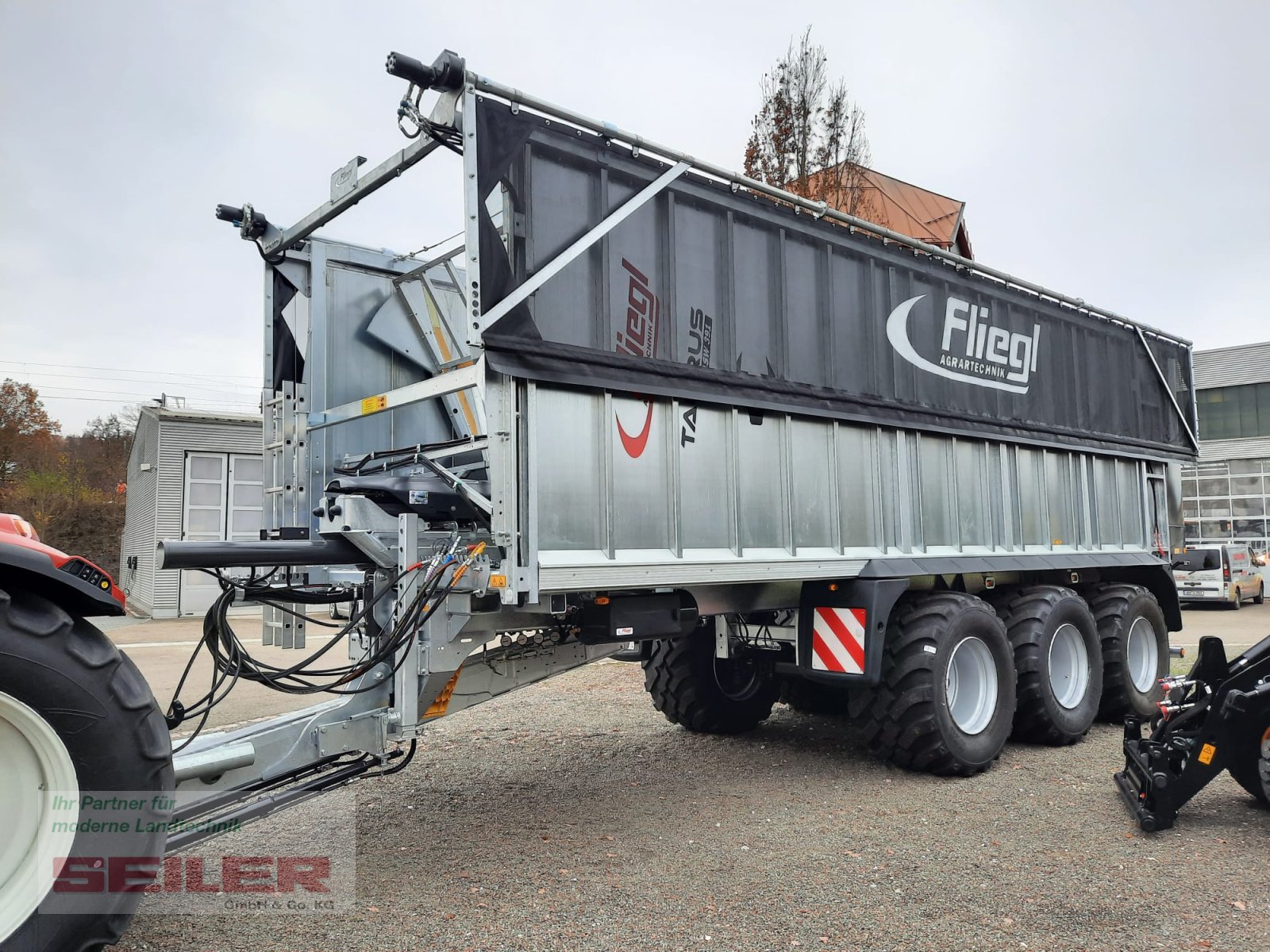 Abschiebewagen of the type Fliegl ASW 391 TAURUS FOX 50m³, Neumaschine in Ansbach (Picture 1)