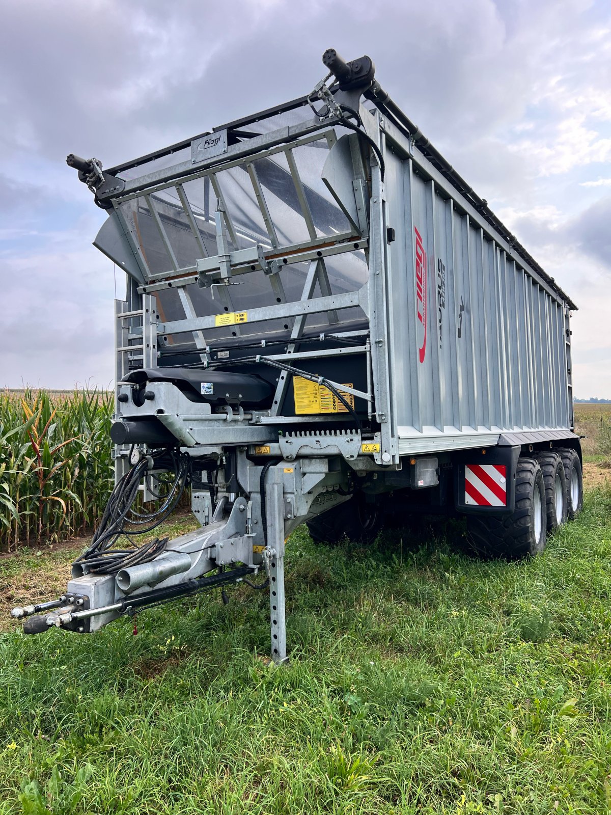 Abschiebewagen des Typs Fliegl ASW 391 Taurus Fox, Gebrauchtmaschine in Alteglofsheim (Bild 1)