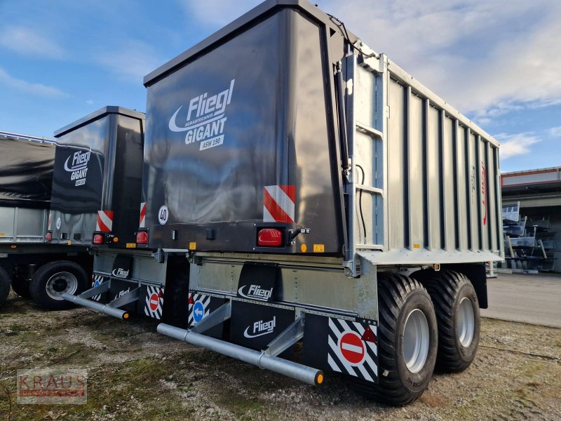 Abschiebewagen des Typs Fliegl Gigant ASW 190 Compact, Neumaschine in Geiersthal (Bild 1)