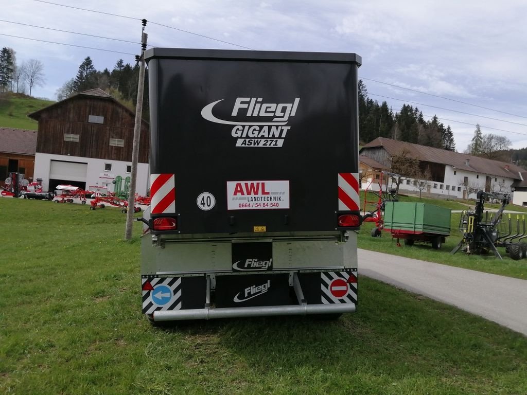 Abschiebewagen des Typs Fliegl Gigant ASW 271 Compact FOX, Neumaschine in Grünbach (Bild 6)