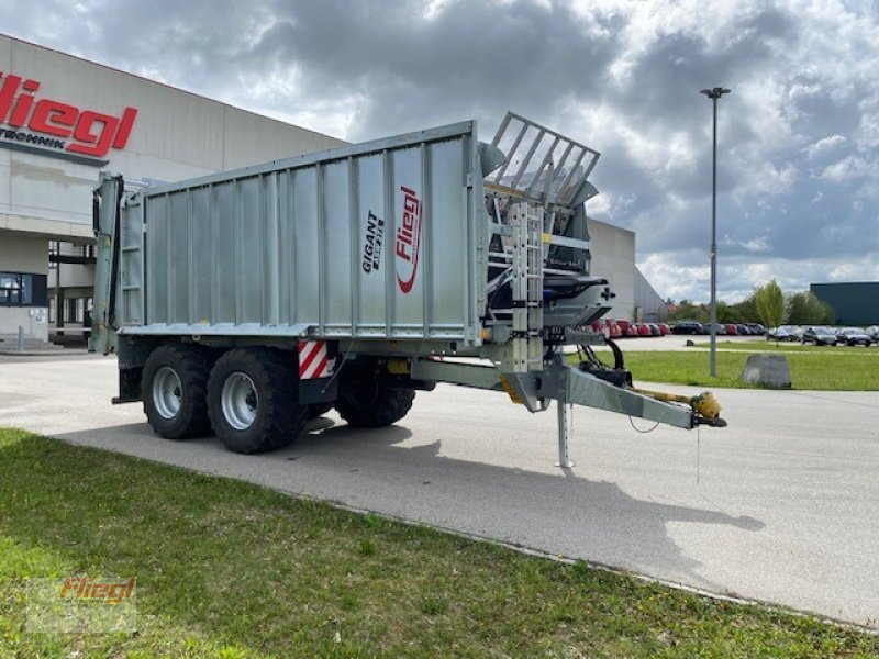 Abschiebewagen typu Fliegl Gigant ASW 271 mit Streuwerk V2, Gebrauchtmaschine v Mühldorf (Obrázok 10)