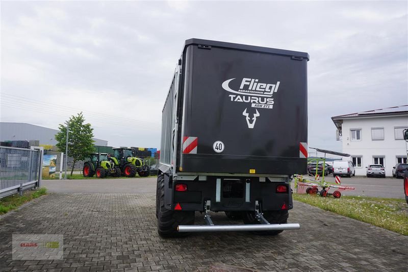 Abschiebewagen des Typs Fliegl GIGANT ASW 271 TAURUS FOX, Neumaschine in Töging am Inn (Bild 4)