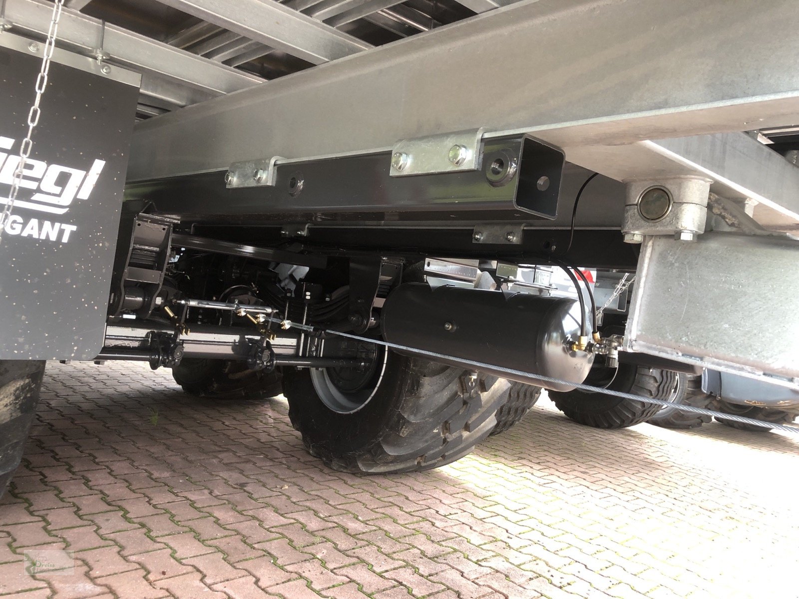 Abschiebewagen of the type Fliegl Gigant ASW 281, Neumaschine in Bad Kötzting (Picture 4)