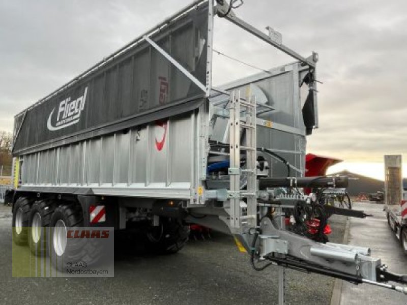 Abschiebewagen des Typs Fliegl GIGANT ASW 391 TAURUS FOX, Neumaschine in Hollfeld (Bild 1)