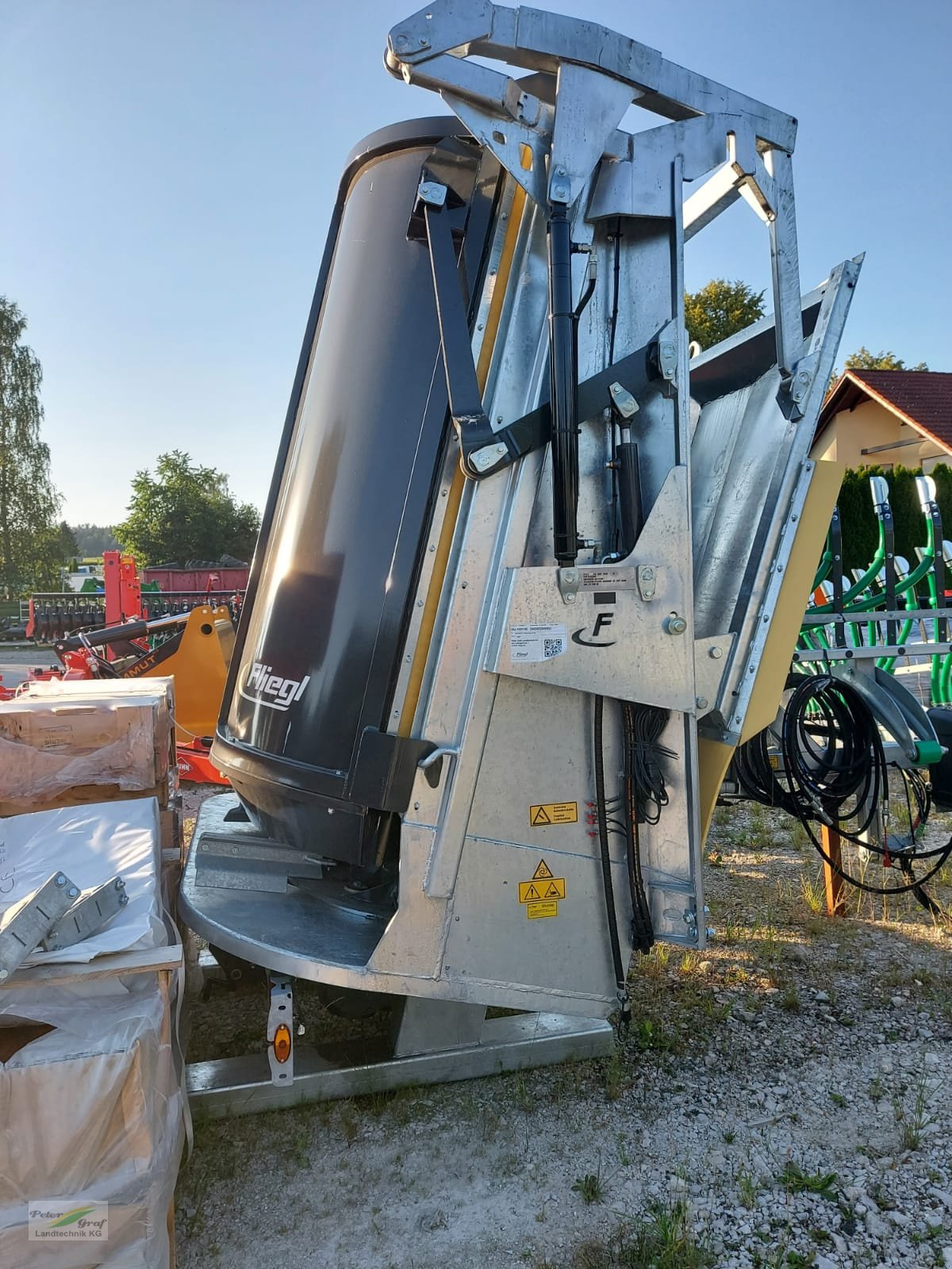 Abschiebewagen des Typs Fliegl Streuwerk Profi, Neumaschine in Pegnitz-Bronn (Bild 1)