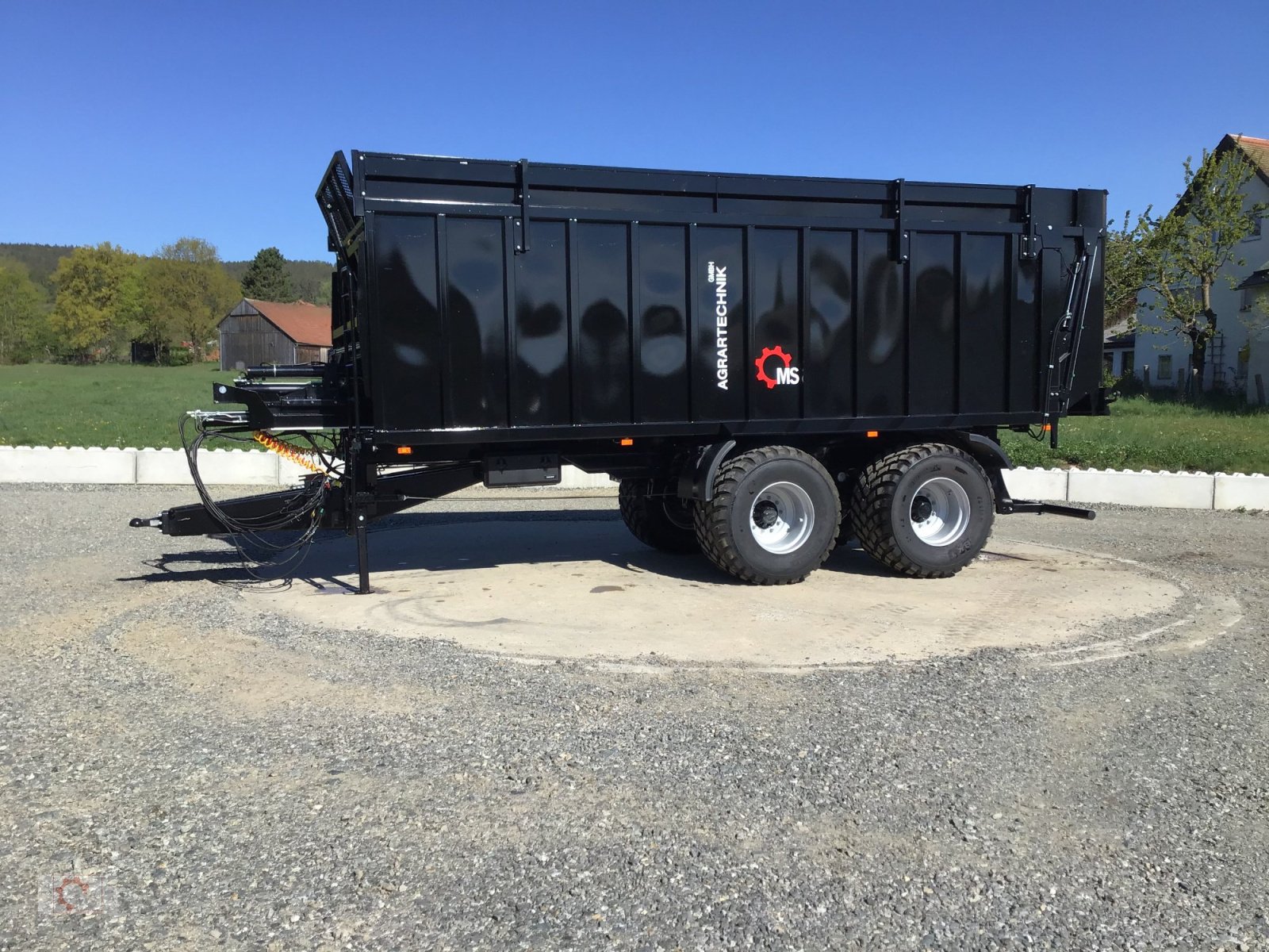 Abschiebewagen des Typs Kobzarenko TZP-35 24t 45m³ Deichselfederung Lenkachse, Neumaschine in Tiefenbach (Bild 1)