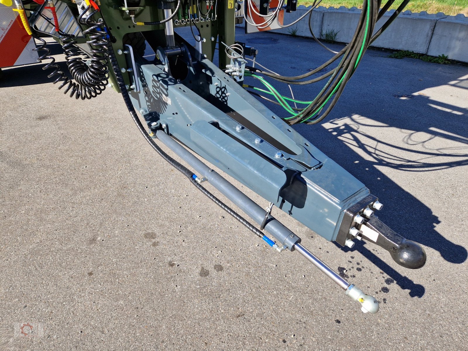 Abschiebewagen des Typs Kobzarenko TZP-35 24t 45m³ Zwangslenkung Deichselfederung, Neumaschine in Tiefenbach (Bild 3)