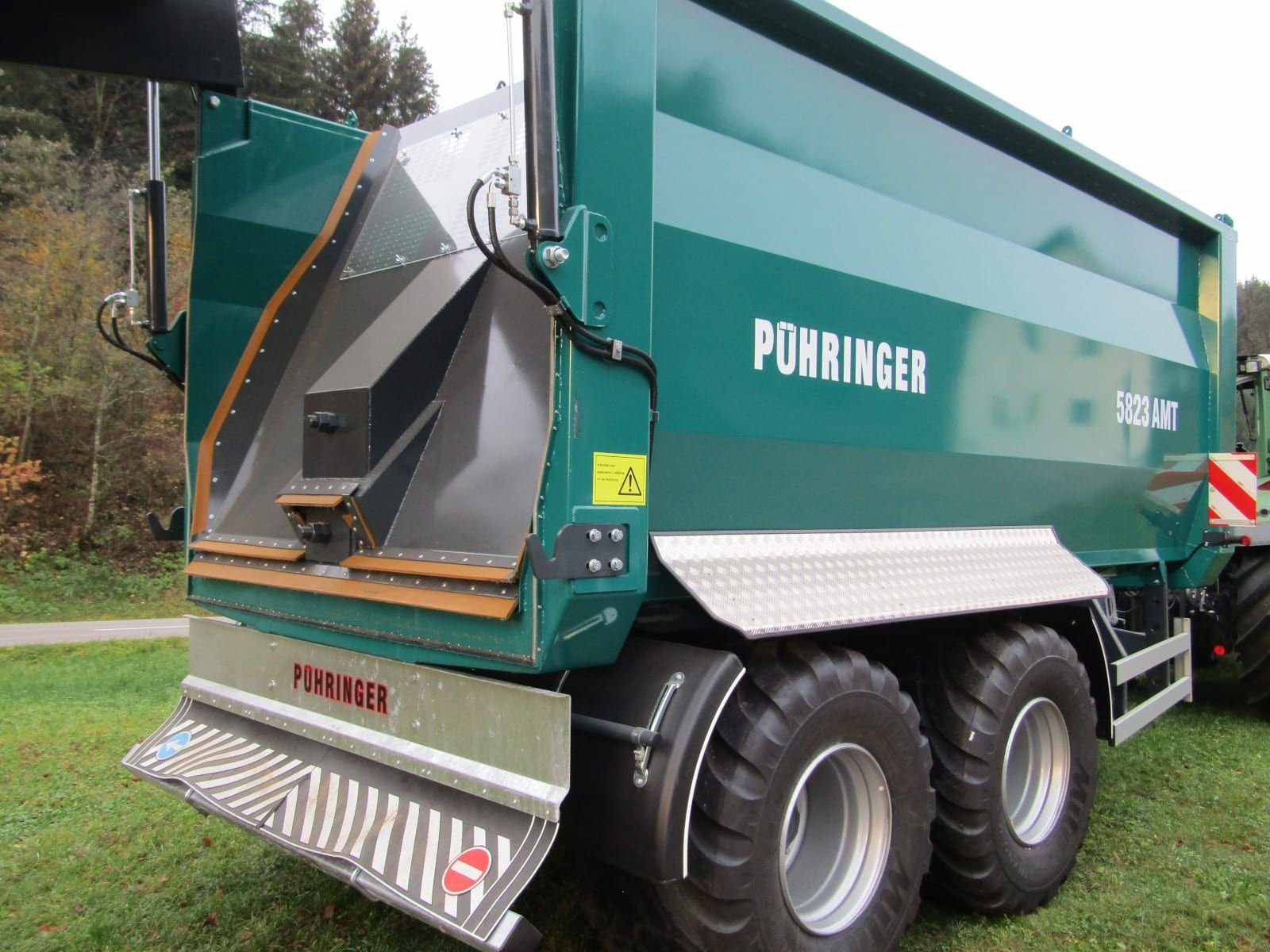 Abschiebewagen des Typs Pühringer 6023 AMT 20t, Neumaschine in Neukirchen am Walde  (Bild 3)