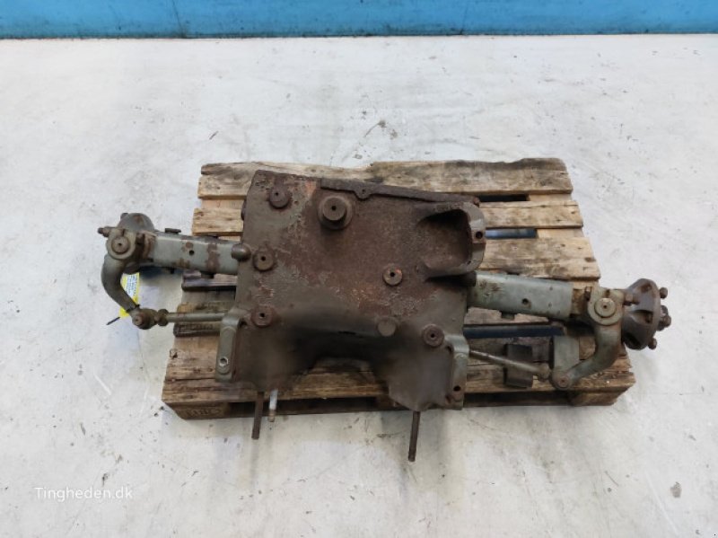 Achsen & Lenkung des Typs Massey Ferguson 690, Gebrauchtmaschine in Hemmet (Bild 3)